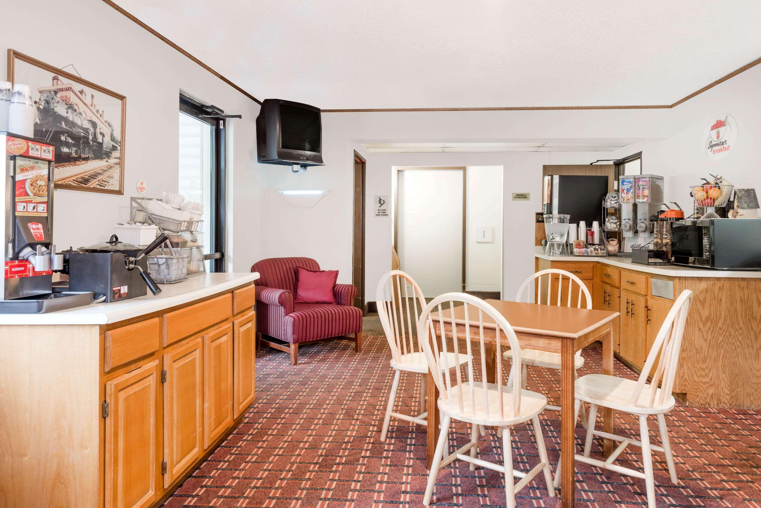 Super 8 By Wyndham La Vale/Cumberland Area Motel Exterior photo