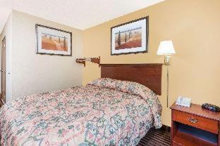 Super 8 By Wyndham La Vale/Cumberland Area Motel Room photo